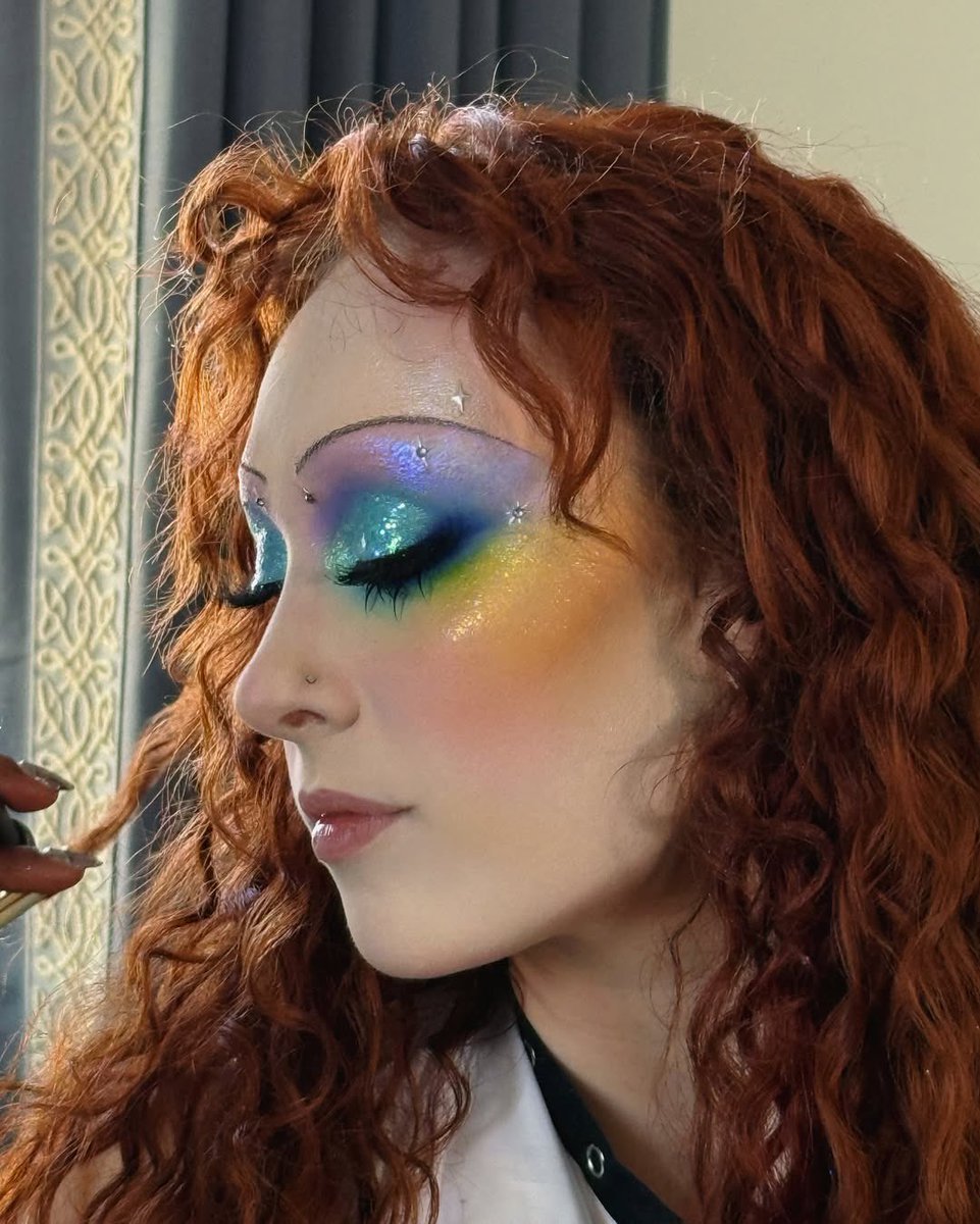 chappell roan’s makeup looks are actually out of this world my god