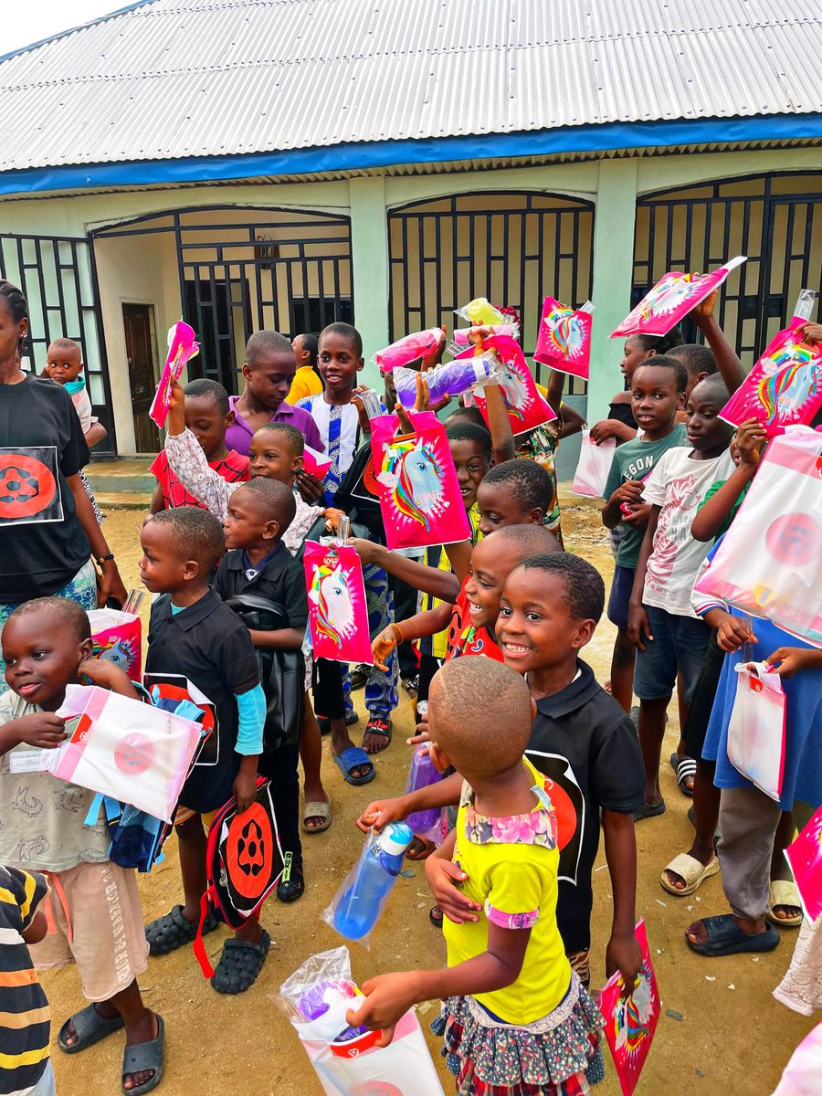 tayyibofweb3's tweet image. We're proud to partner with  @Crypto_4_Her to give back! We distributed customized Drosera school bags and writing materials to brilliant kids, helping to equip them for a brighter future. This is what community is all about.
 A big thank you to my fellow contributors who…