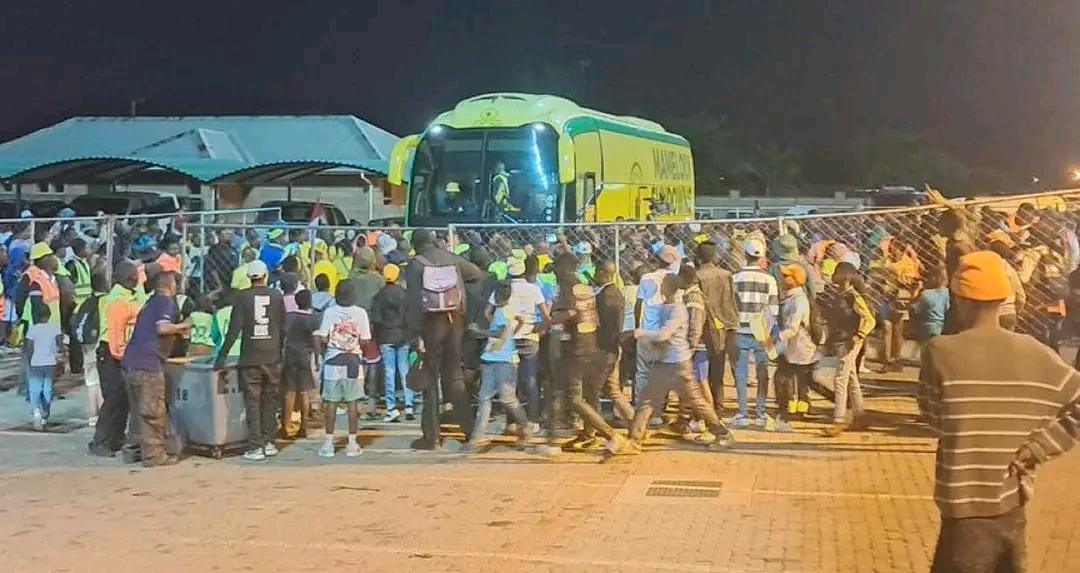 𝒴𝑒𝓁𝓁𝑜ℳ𝒶𝓃𝕏💛👆 tweet media