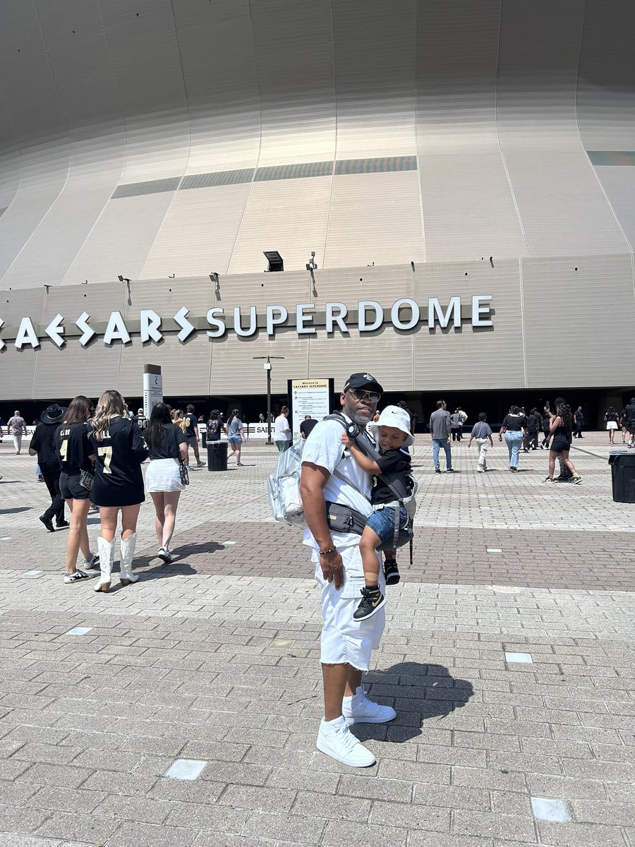 ladycapy's tweet photo. #saintgameday https://t.co/VWRsIgpiYU