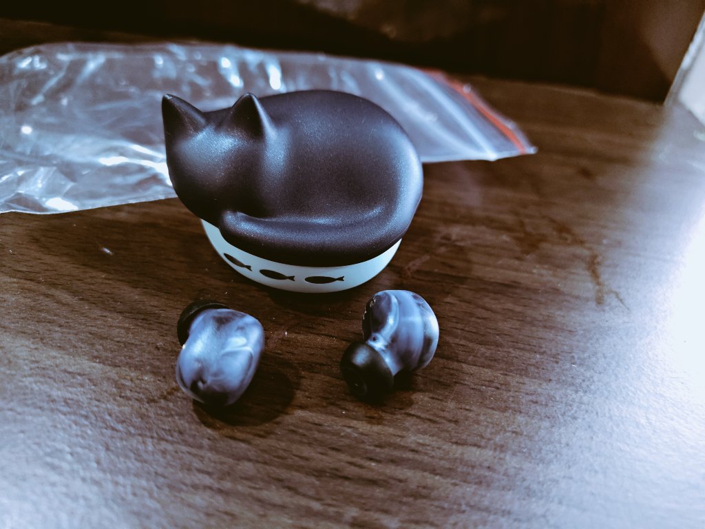 有時候在想
是不是我先放手了
你就不會那麼累了呢
我也不會那麼煎熬了
但
還是做不到呢.....