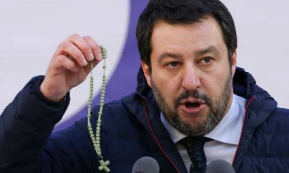 sarais53's tweet photo. 🤔...#Salvini?
È un perditempo e nn merita nessuna considerazione!
Vuole essere al centro dell'attenzione, sempre, ma è solo un #ciaparat!..🐀🐁
🇫🇷
"Chers amis, ne perdez pas votre temps avec lui!" 🇫🇷 https://t.co/YK42lIge7Z