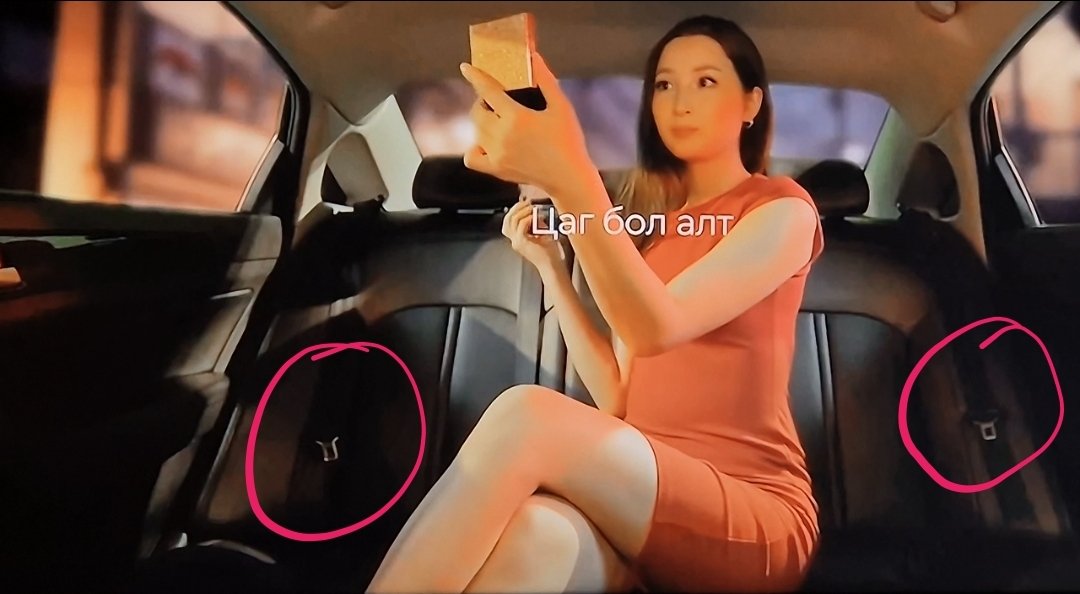 Энэ суудлын бүс зүүгээгүй такси компанийн сурталчилгаа нэг л буруу санагдлаа. Буруу зуршлыг бүр энгийн байдаг л зүйл шиг болгож харагдуулаад. Ер нь ийм кино, сурталчилгаа хийхгүй байх хэрэгтэй гэж боддог. Хүүхдүүд харж байгаа.