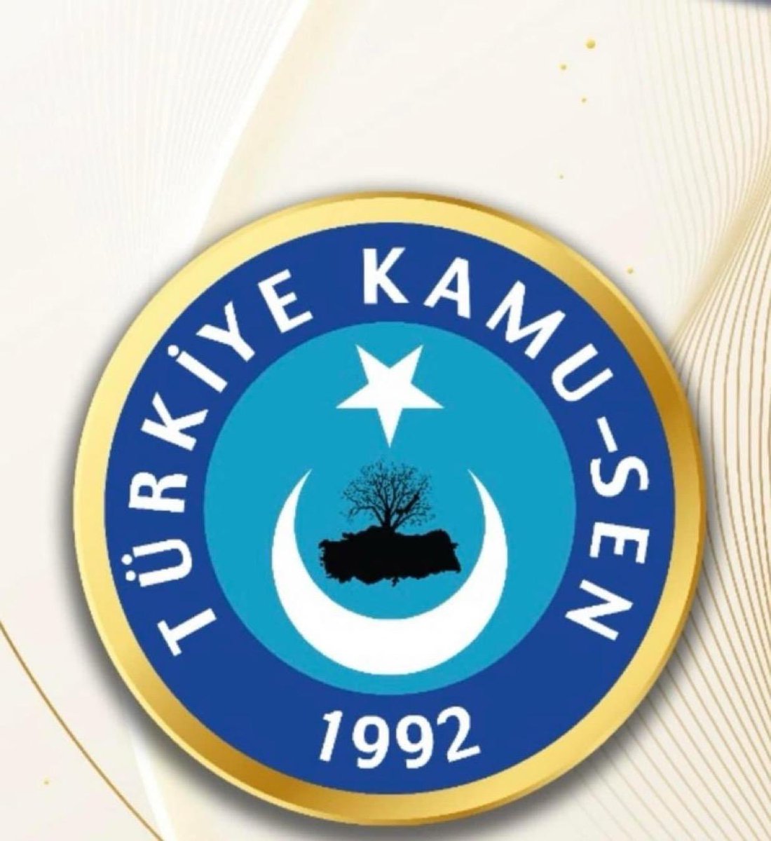 yucelkazancoglu's tweet image. TÜRKİYE KAMU-SEN AĞIRLIĞIYLA ALAYINIZI BIRDEN TARTAR!

Türkiye Kamu-Sen’e dil uzatmaya cüret edenlerin sicilleri; ahlaksızlıklarla, makam hırslarıyla, kirli pazarlıklarla doludur: Dün koltuk uğruna kimlerin kapılarında nöbet tuttunuz? İlkesizliğinizi perdelemek için kimlerle aynı…