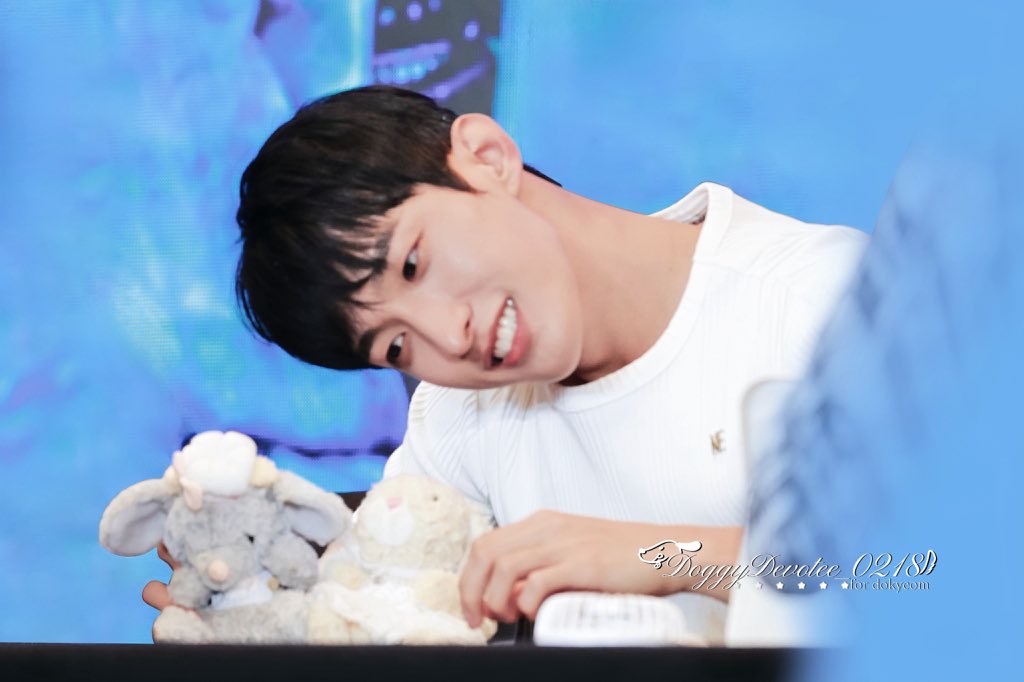 DoggyDevotee218's tweet photo. 250821 YZY Beijing

#도겸 #DK #ドギョム 
#SEVENTEEN #세븐틴 https://t.co/wz1I0Uf3gK