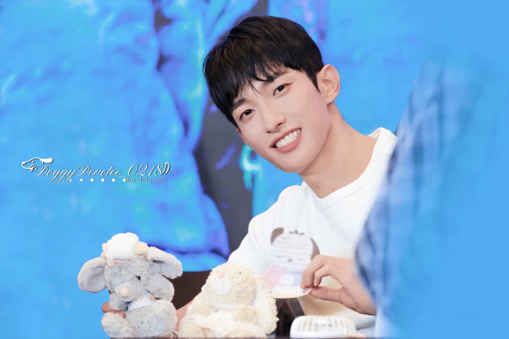 DoggyDevotee218's tweet photo. 250821 YZY Beijing

#도겸 #DK #ドギョム 
#SEVENTEEN #세븐틴 https://t.co/wz1I0Uf3gK