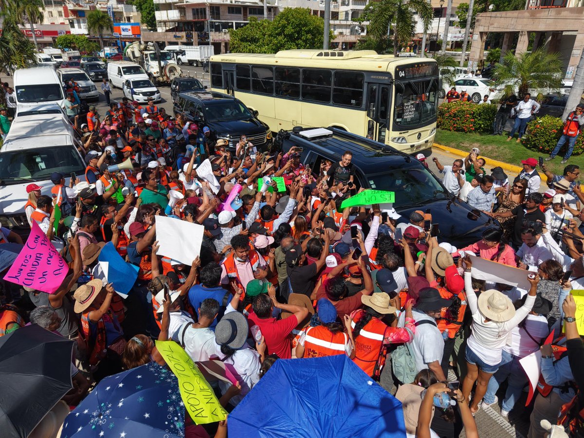 Claudiashein's tweet photo. Gracias, Acapulco. Los queremos tanto; amor correspondido. https://t.co/nyXgjReOwv