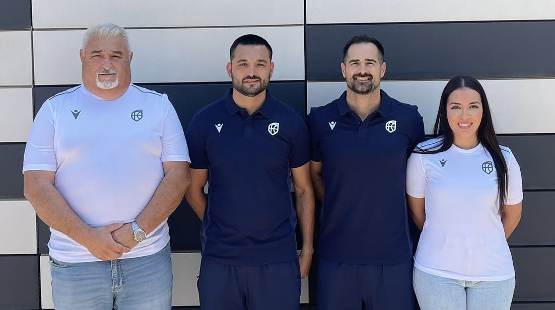 MelillenseBaloncesto (@fmbmelilla) on Twitter photo #ÁrbitrosFMB | Juan Ramón Hurtado, Javier Almansa y Chayma Kasmi, en el clinic de inicio de temporada de la FEB para los grupos 1-2 y dirección técnica, acompañados del presidente de la <a href="/FMBMELILLA/">MelillenseBaloncesto</a>, Francisco Javier Almansa.
¡A punto de arrancar motores! 🚀
#seguimostrabajando #ÁrbitrosFMB | Juan Ramón Hurtado, Javier Almansa y Chayma Kasmi, en el clinic de inicio de temporada de la FEB para los grupos 1-2 y dirección técnica, acompañados del presidente de la <a href="/FMBMELILLA/">MelillenseBaloncesto</a>, Francisco Javier Almansa.
¡A punto de arrancar motores! 🚀
#seguimostrabajando