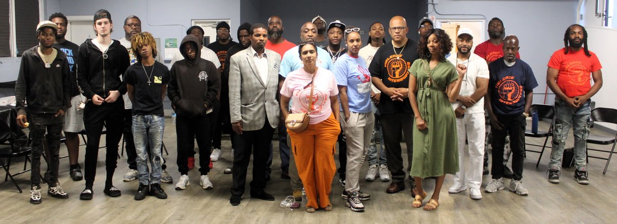 TioHardiman's tweet photo. Violence Interrupters Peace Circle in the Austin Community.  Promoting Peace and Prosperity to the People. https://t.co/XjIf4RkHZM