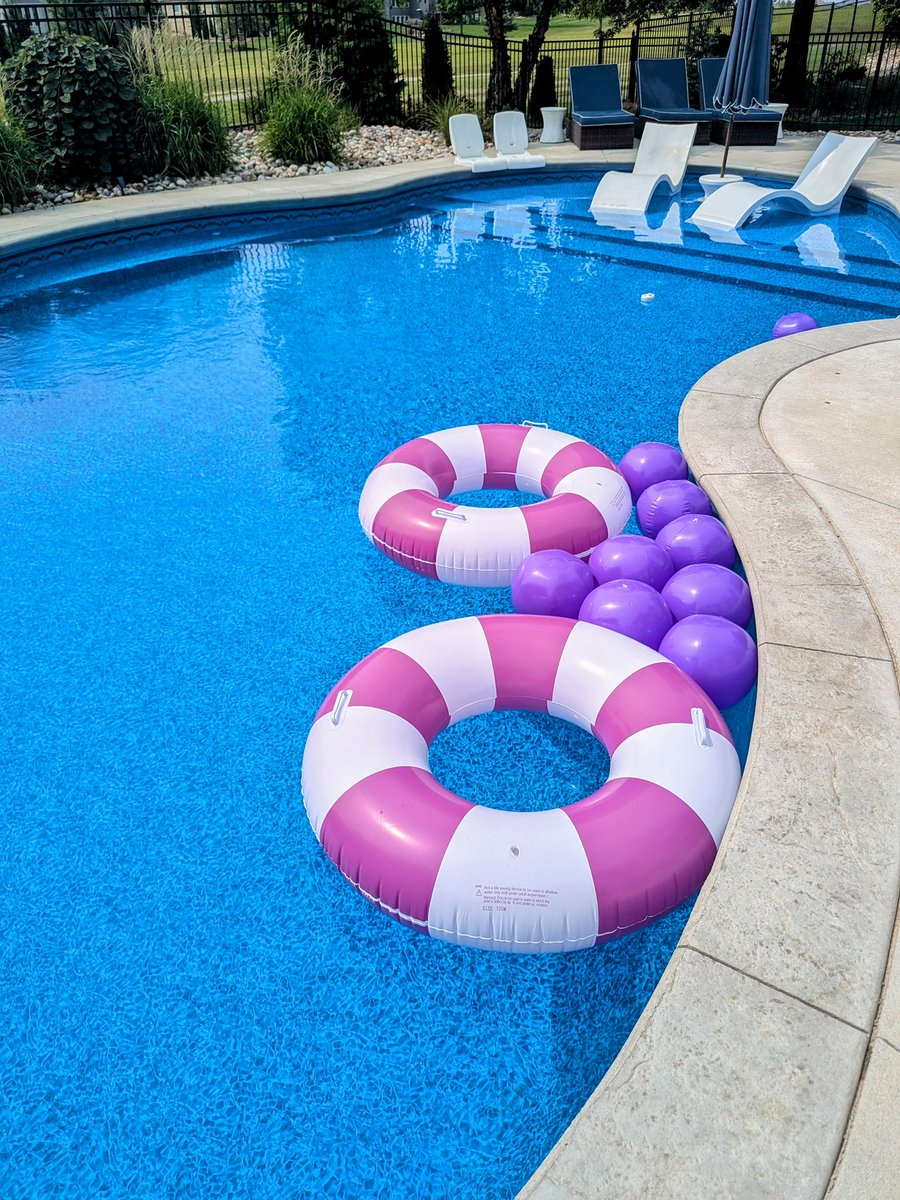mikegkc's tweet image. At a pool watch party and me thinks the host is a @KStateFB fan