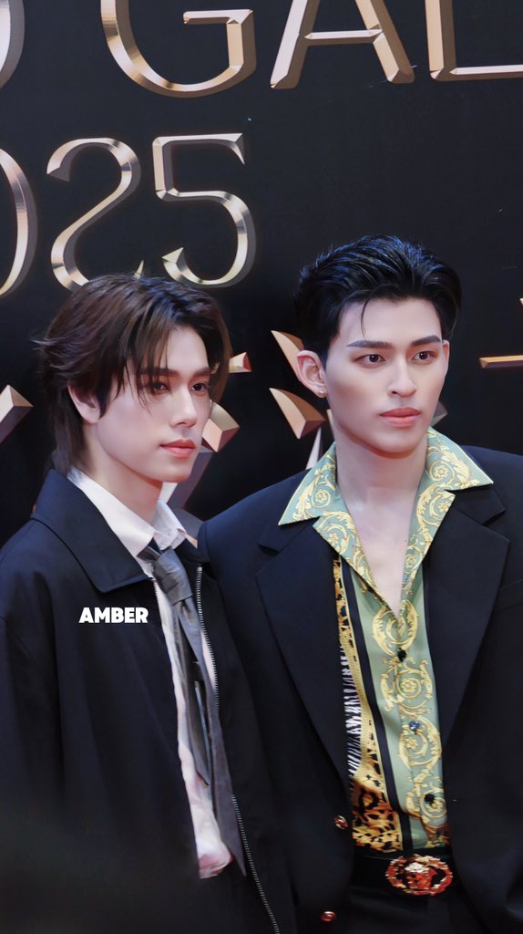 Yingxia1717's tweet photo. The first time I saw u 🖤

#WeiboGala2025 
#PondPhuwin https://t.co/aHLkCO1uak