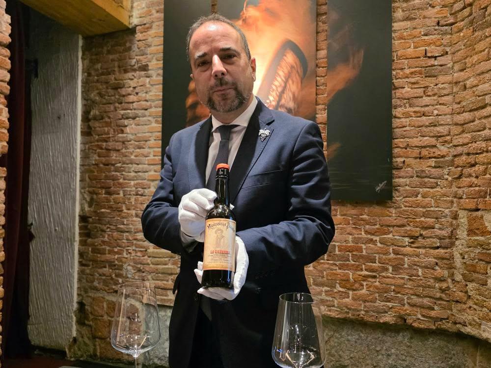 Manzanilla pasada la Cigarrera! 
Salinity, biological aging, territory and history in a bottle.

#lacigarrera #sommelier #Jerez #sanlucardebarrameda #放送局占拠 #zonauang #LYKN #DesireTheSeries #マイクラ肝試し2025 #linglingkwong #thefacethailand6