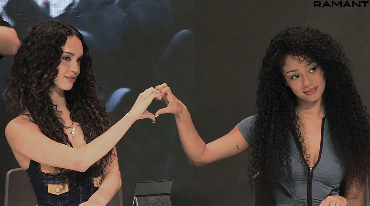 250822 캣츠아이 위버스 팬사인회

DANON 짱 🫶

#KATSEYE #캣츠아이 #DANIELA #MANON