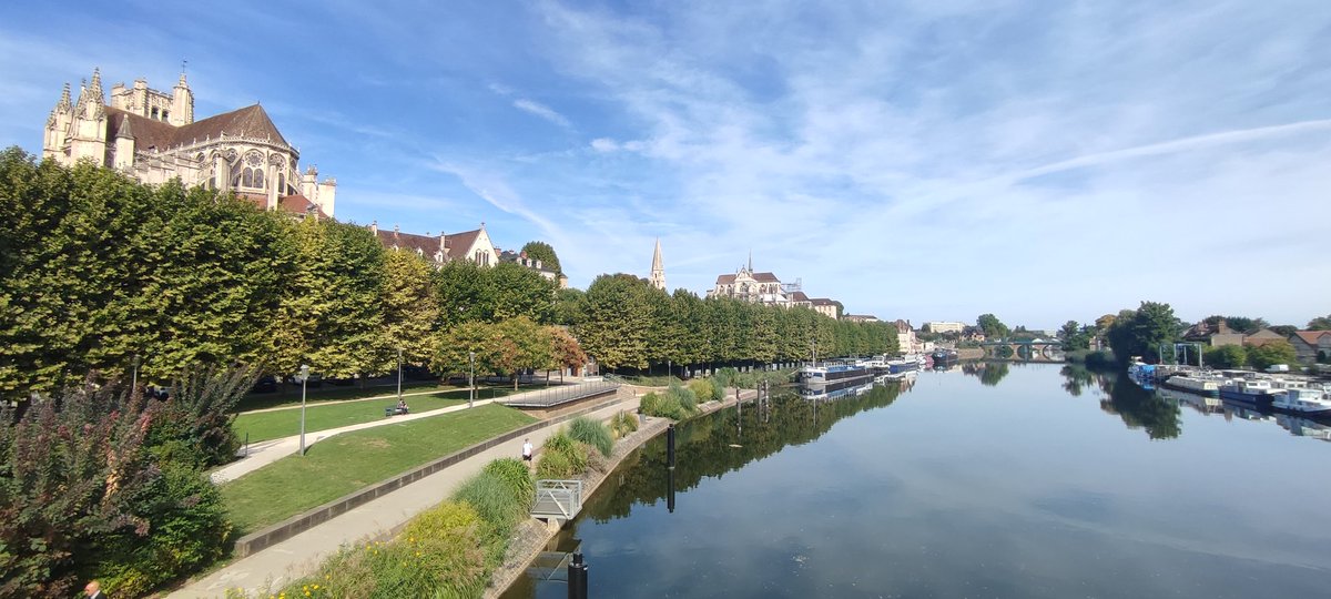 #Weekend sous le soleil pour la 8e édition du #festival des #RuesBarrees à #auxerre #Yonne #Bourgogne 
<a href="/lyonne_fr/">L'Yonne Républicaine</a> <a href="/ici_auxerre/">ICI Auxerre</a>