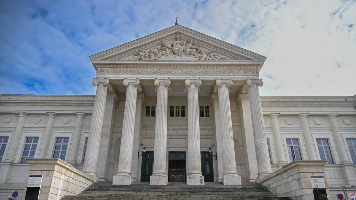 Angers : la justice laisse sortir de prison un pédophile multi-condamné… six jours plus tard Michel Derouet agresse sexuellement un garçon de 6 ans
 fdesouche.com/2025/08/23/ang…