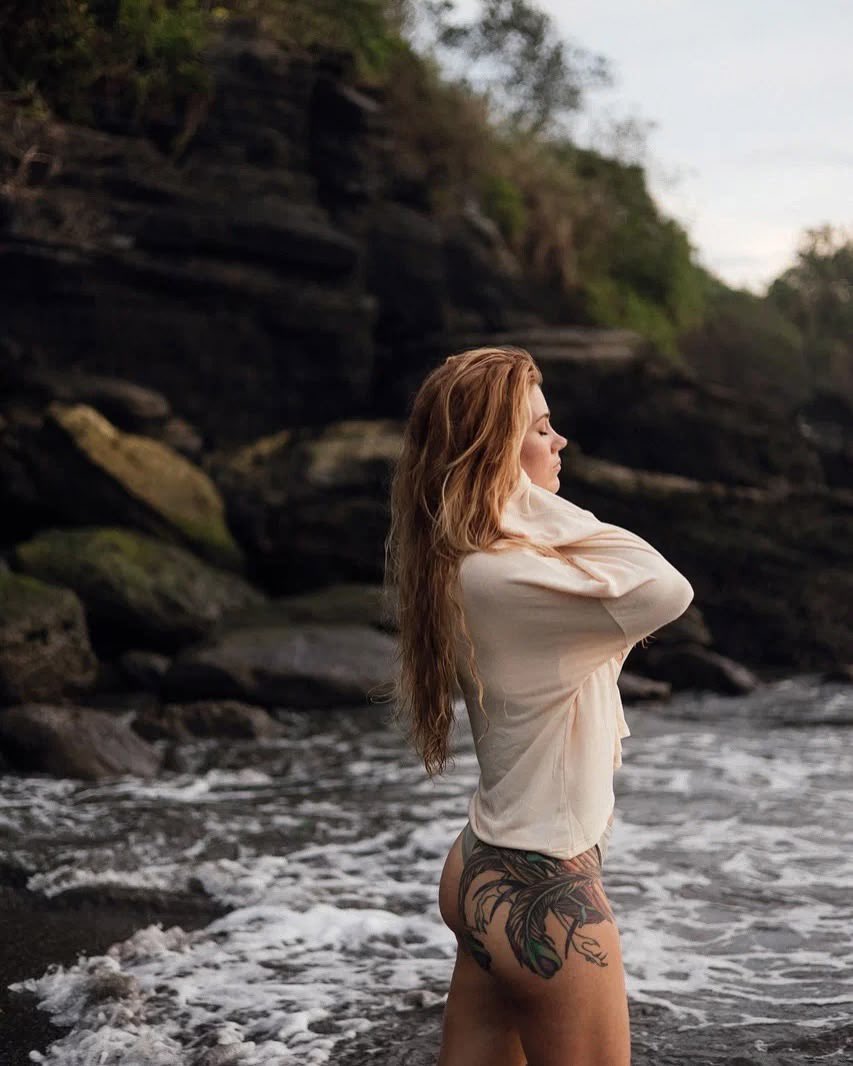 Phoenix Finlay (@causticdemure) on Twitter photo 