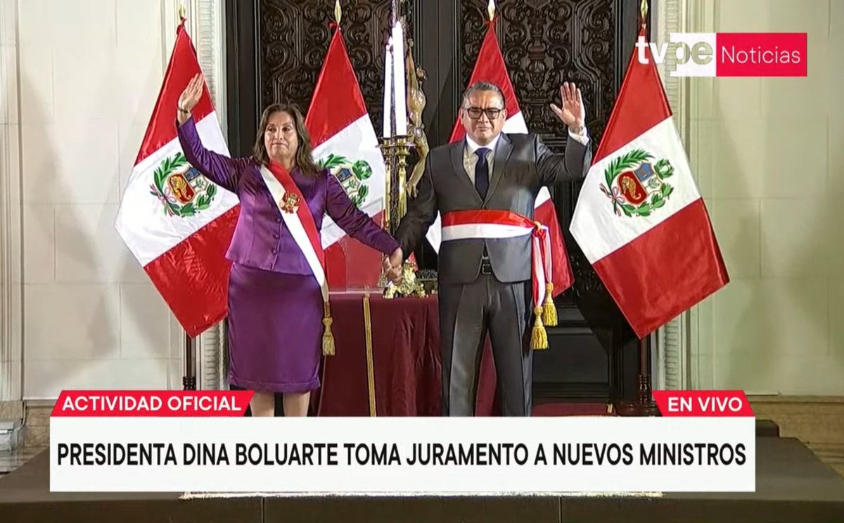 La presidenta Dina Boluarte nombra al censurado e investigado exministro Juan José Santiváñez como ministro de Justicia y Derechos Humanos, luego de su criticada gestión como ministro del Interior. De denunciante de periodistas a principal asesor jurídico de la jefa de Estado.