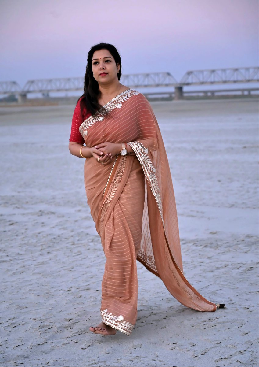 "रास्ता कितना भी लंबा हो, अगर कदम चलते रहें तो मंज़िल ज़रूर मिलती है। रुकना हार है, चलते रहना जीत की पहली सीढ़ी है।" 🚶‍♂️🔥