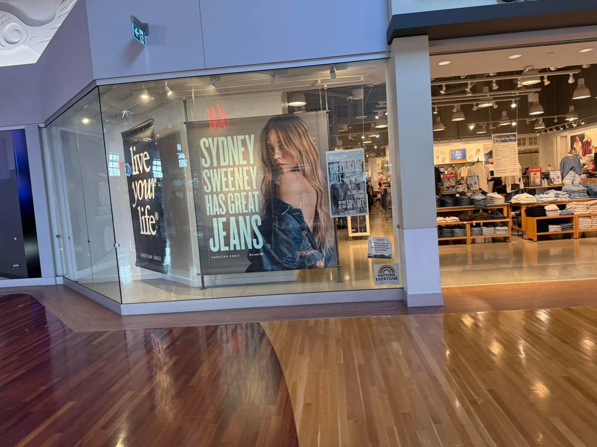 I'm at the mall. Does anyone need anything?