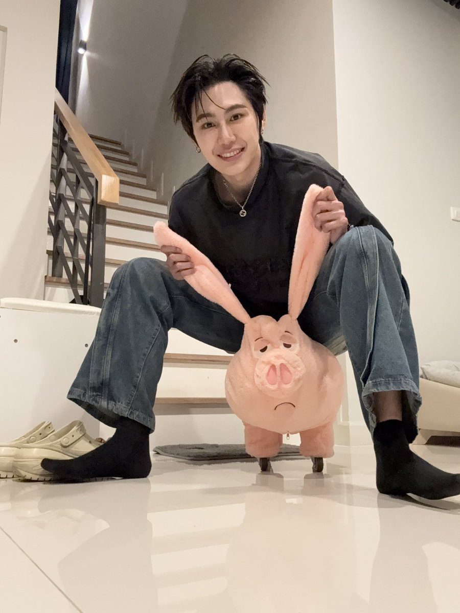 กลับบ้านมาขี่หมูต่อ คืนนี้ยาวๆ !!!
 #RevampSeriesEP1