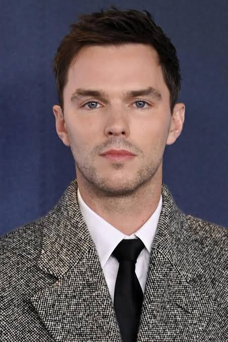 URMarvels's tweet photo. 🚨 URGENTE

Na manhã desse sábado, o ator Nicholas Hoult (Superman, Nosferatu...) se reuniu com agentes do URM e assinou de forma oficial seu contrato para ser intérprete de Bruce Banner em "Hulk: Fúria Gama". https://t.co/Ck7NgeGBsl