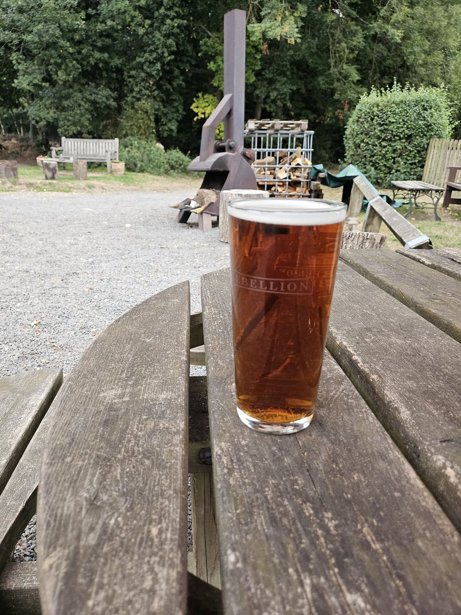 chisel2211's tweet image. Made it too the pub in the woods, The Black Horse, Checkendon...cracking jar of ale