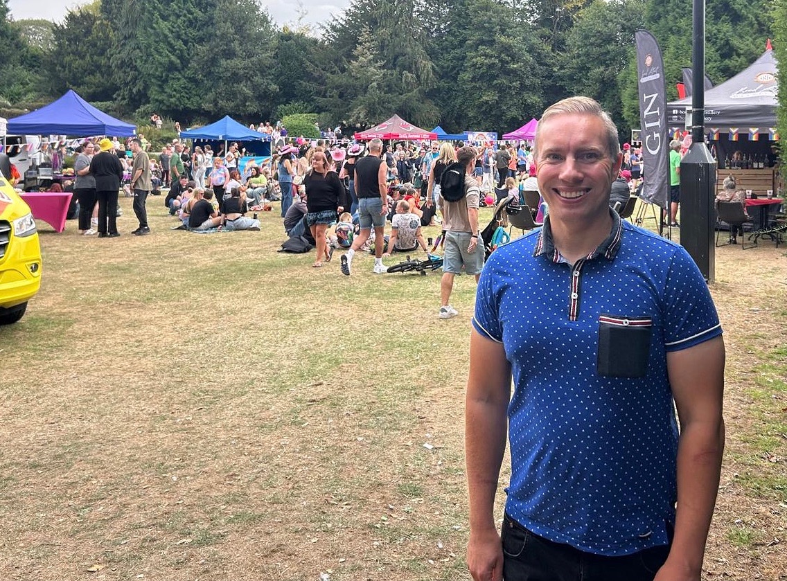 Good to see Hollycroft Park in Hinckley full of people this afternoon for the Hinckley Pride. Thanks to everyone who organised a well attended event