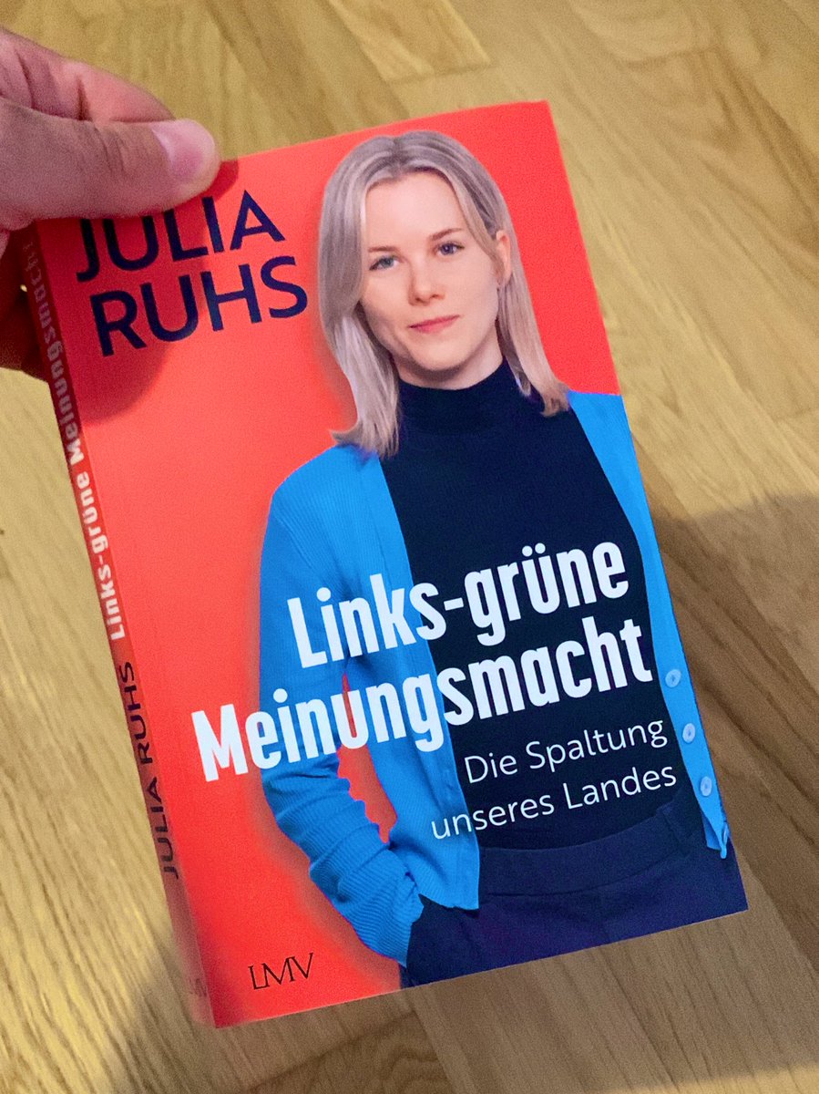 🅱️aha (inaktiv) (@baha_jam) on Twitter photo Lese gerade und behaupte, dass <a href="/juliaruhs/">Julia Ruhs</a> kein Pol in der Medienwelt ist, sondern lediglich den gesunden Menschenverstand in der Mitte verkörpert. Lese gerade und behaupte, dass <a href="/juliaruhs/">Julia Ruhs</a> kein Pol in der Medienwelt ist, sondern lediglich den gesunden Menschenverstand in der Mitte verkörpert.