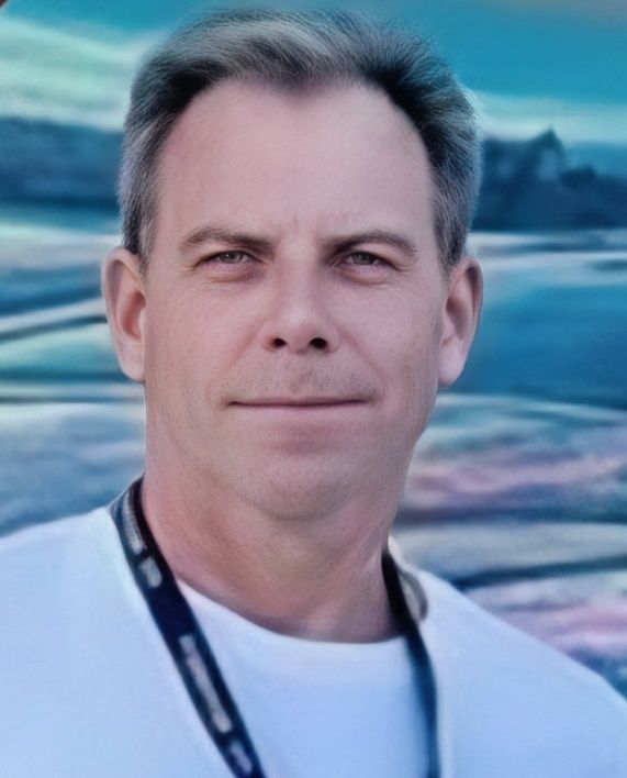 "em 2013,passei a viver com um propósito diferente. meu propósito na vida era ser uma boa pessoa. eu me perguntava:quem eu quero ser quando morrer? acredito que vou enfrentar um conselho de liberdade condicional diferente quando eu morrer".—erik menendez. 

#JusticeForErikAndLyle