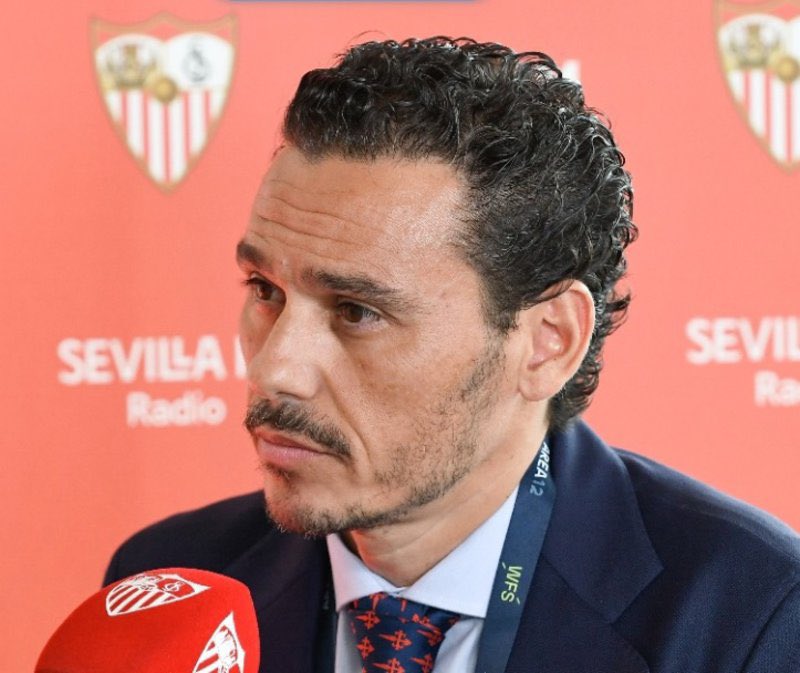 Simonsevilla81's tweet photo. Porqué no sales y das la cara a la afición? Explícales qué pasa con los fichajes? Qué pasa con las inscripciones? Qué situación económica tenemos? Qué pasa con las salidas? Vas a querer que le.piten a Carmona cuando eres el máximo responsable de todo esto? Eres un sinvergüenza https://t.co/fUnUPOY5NA