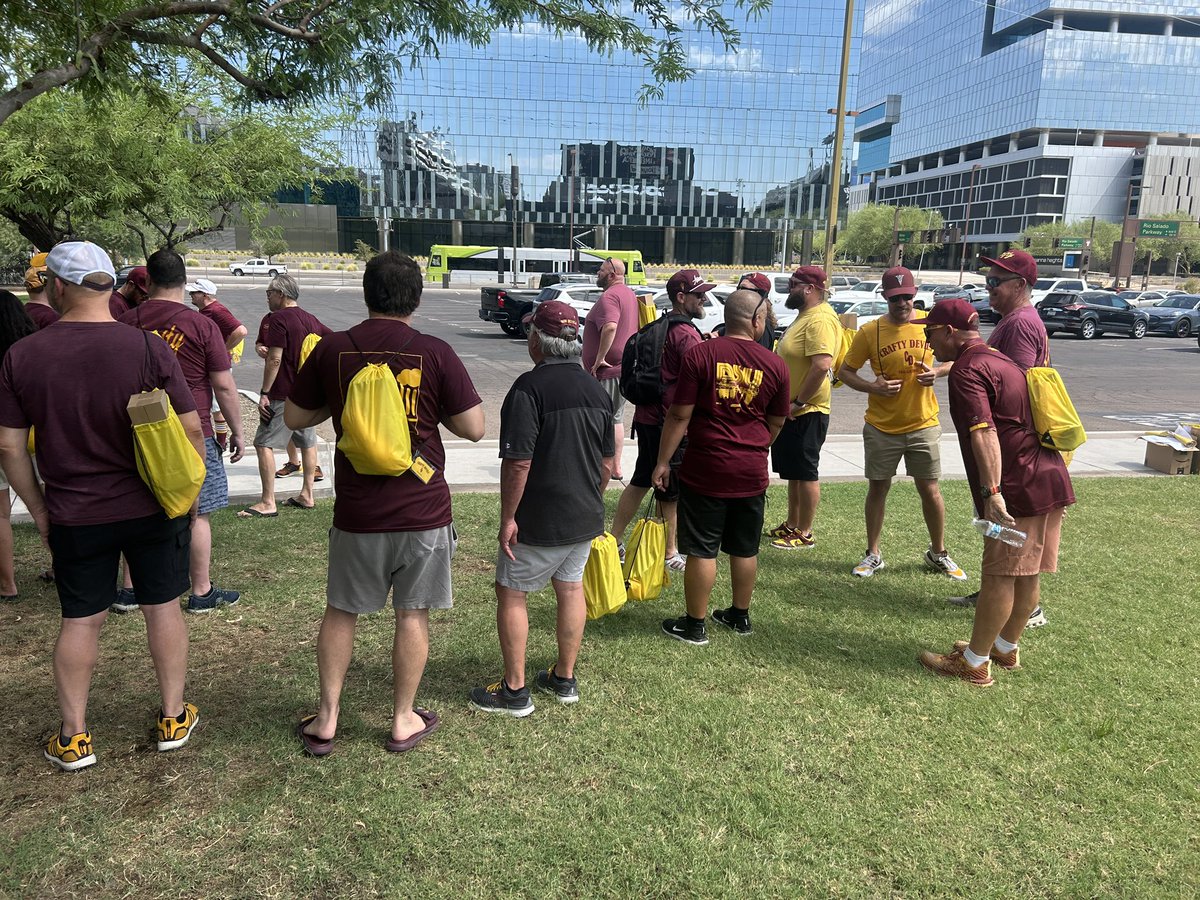 dennisdevil's tweet image. 