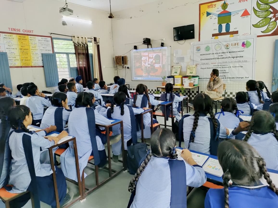 AdahFoundation's tweet photo. #Adahfoundation organised d 5th workshop under #environmenteducationprogram of the @moefcc in partnrship wid @PSCST_GoP @Govt Middle School Bir Kalan Dist. Sangrur #solidwastemanagement 
60 Studnts, 7 Tchrs attnd
#proplanetpeople #MissionLiFE #ChooseLiFE #LifestyleforEnvironment https://t.co/2XAsHLNkAm