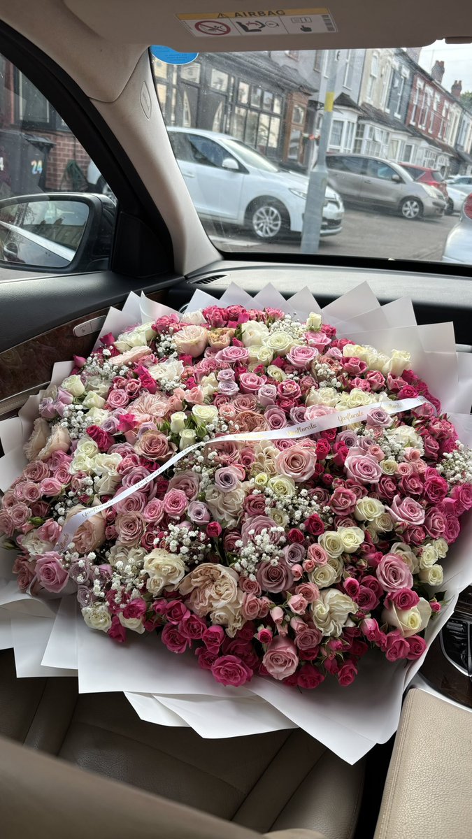 YF (@yasflorals) on Twitter photo 