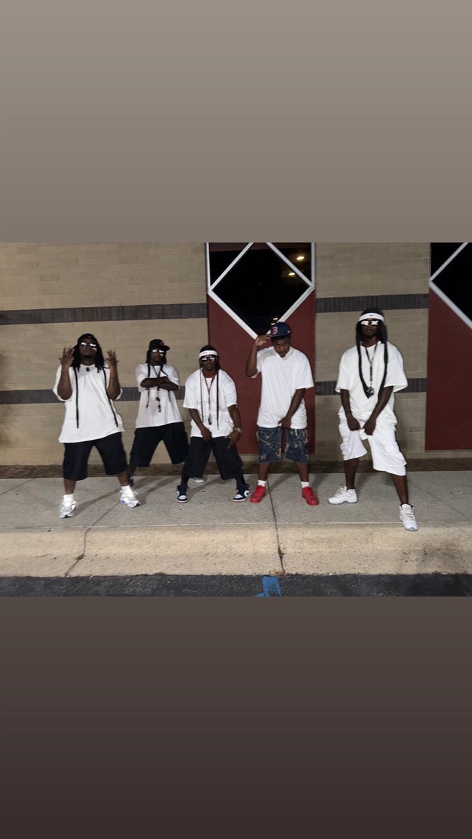 AzulzAdventures's tweet image. Last night was crazy 💯🗡️