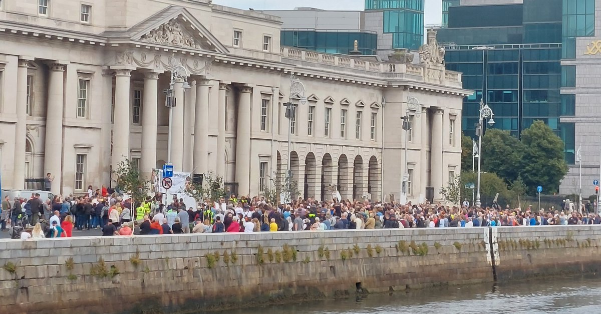 A huge well done to <a href="/AccessForAll7/">Access For All Ireland</a> for organising today's march &amp; <a href="/GillSherratt23/">Gillian Sherratt</a>  <a href="/Stephen63224725/">Stephen Morrison</a> for inspiring us all to keep fighting for all kids waiting &amp; particularly for Harvey #JusticeForHarvey
Proud of our kids who made the march