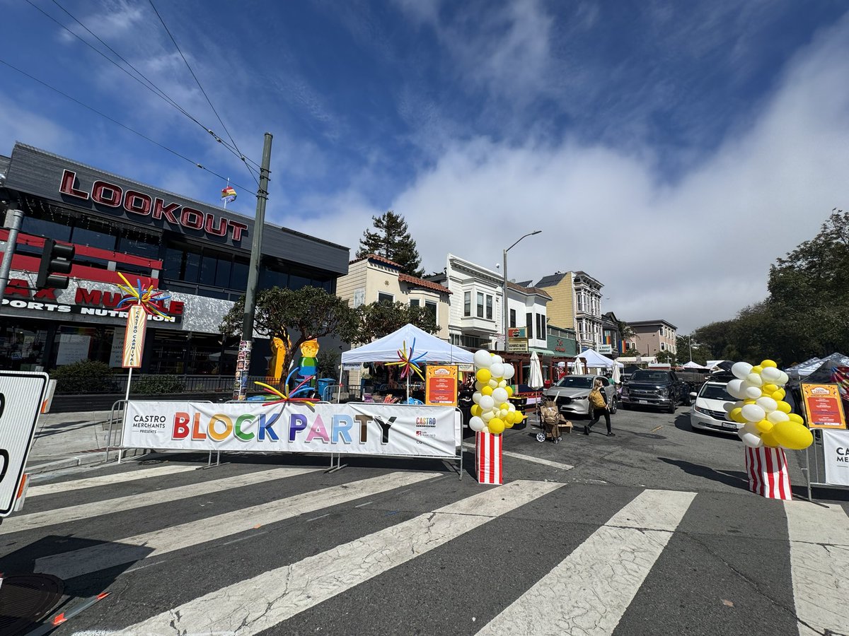 Batter Up Truck will be at the Castro Carnival today! Come on out and hang with us on this gorgeous day ☀️ 
.
.
.
.
.
#batterupsf #batteruptruck #corndog #castro #castro #castrosf #carnival #castrocarnival #sfeats #weekendvibes #nomnomnom #yum #festivevibes✨ #dragshow #dunktank