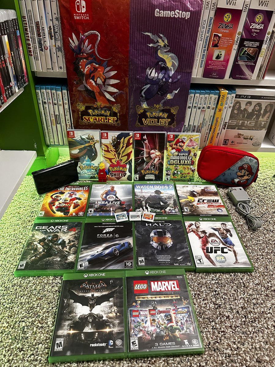 ElDabstroyero's tweet photo. New #ThriftingThrowdown tomorrow at 2pm on @youtube! 

But before then, I wanted to show you this awesome pile of goodies that I picked up a few weeks ago out at the yard sales! 

#VideoGames #Nintendo #Pokémon #Switch #Nintendo #Games #Retro #Vintage #YardSales https://t.co/NpNpMpeBw4