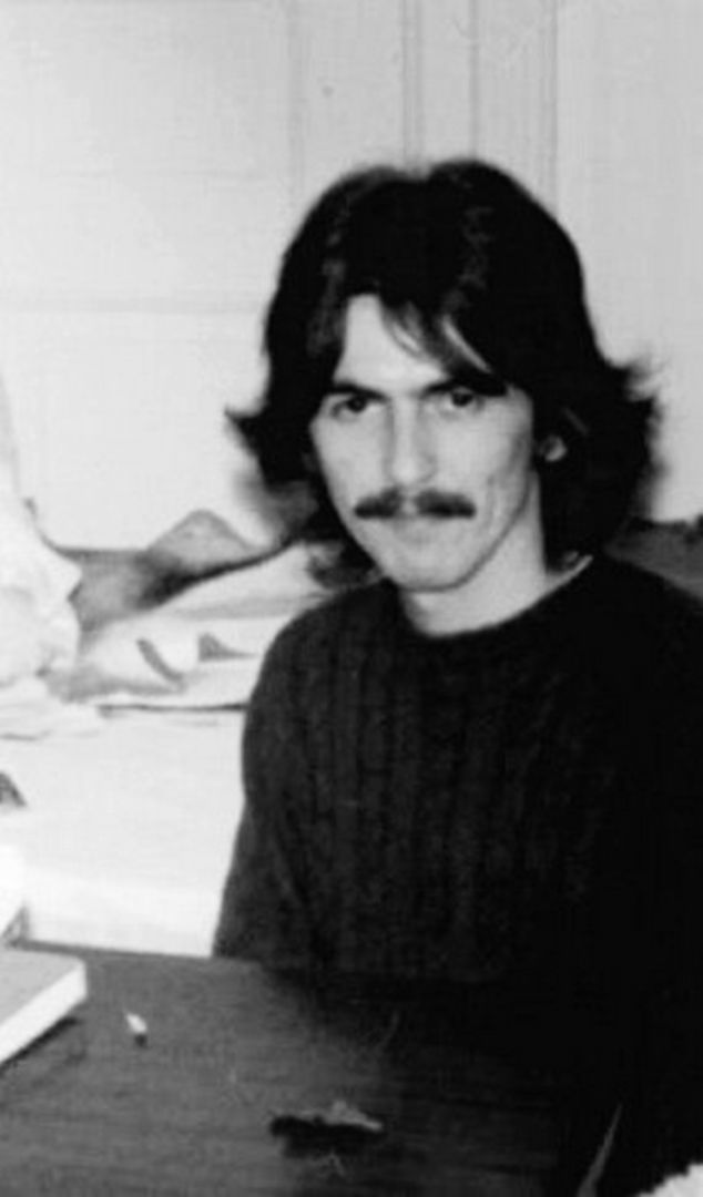 ★ my twitter profile 
★ my lock screen 
★ last song i heard 
★ first pinterest photo