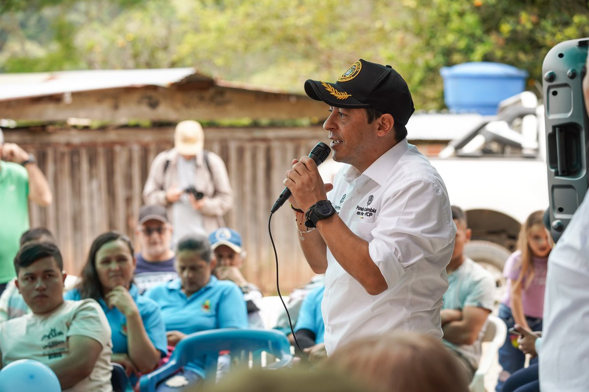 En el hogar de la capital musical de Colombia, la sinergia entre comunidad, Estado y organizaciones no gubernamentales, ha impulsado y fortalecido la economía popular cafetera. 🧵1/3