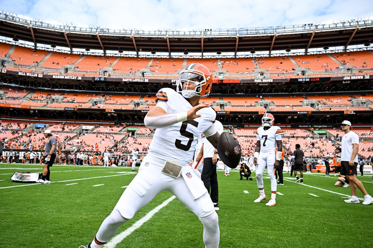 slingin' it downfield!

<a href="/_dillongabriel_/">Dillon Gabriel</a> | #DawgPound
