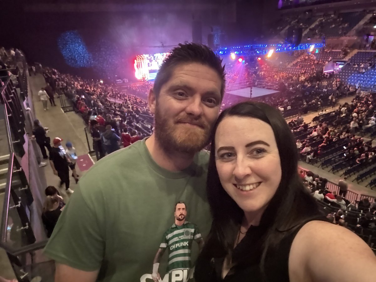 GemGem90's tweet photo. Only here for CM Punk #WWELiverpool https://t.co/yU9JUMsljM