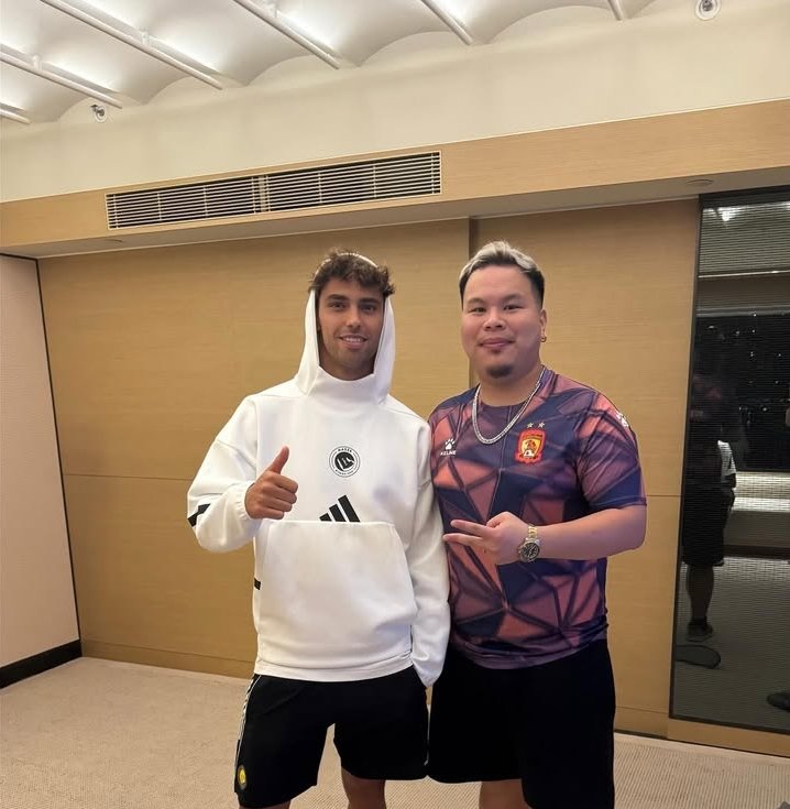 #1 joão félix enthusiast 🇦🇷 (@retamarlaz74413) on Twitter photo João Félix with a Fan.🔥
📸 @ barber0justin
🔄 <a href="/joaofelixenthu/">#1 joão félix enthusiast 🇦🇷</a>
#JoaoFelix #AlNassr #Fan João Félix with a Fan.🔥
📸 @ barber0justin
🔄 <a href="/joaofelixenthu/">#1 joão félix enthusiast 🇦🇷</a>
#JoaoFelix #AlNassr #Fan