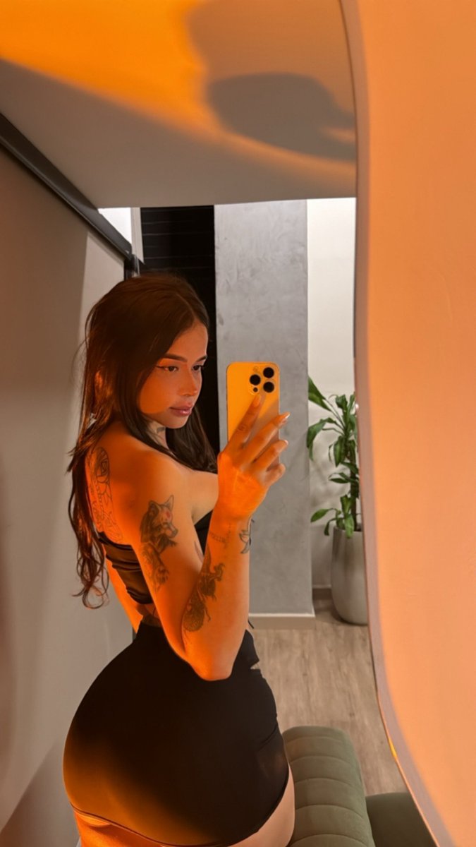 The color black is super sexy on me🖤