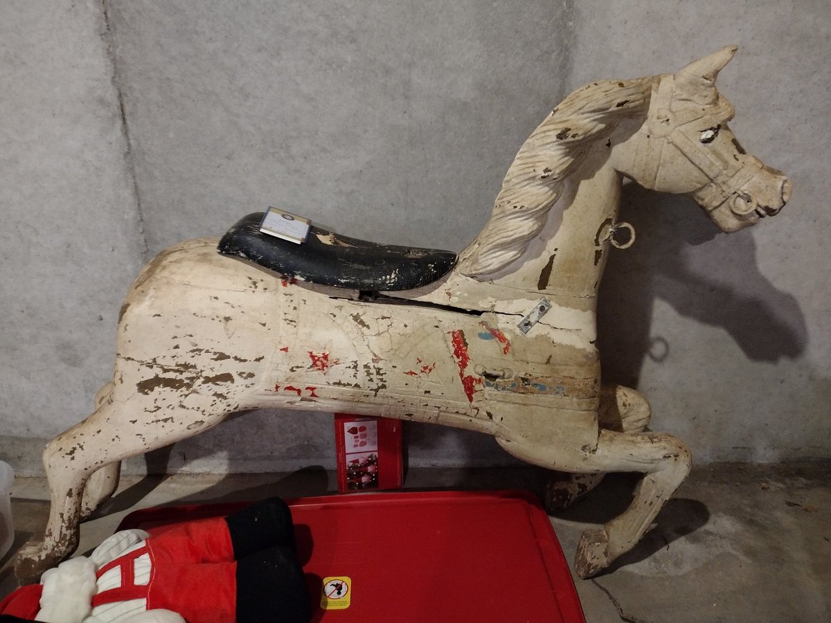 DannyFantod's tweet image. Carousel ponies at an estate sale in Olathe, Kansas. #Vintage #Pickers