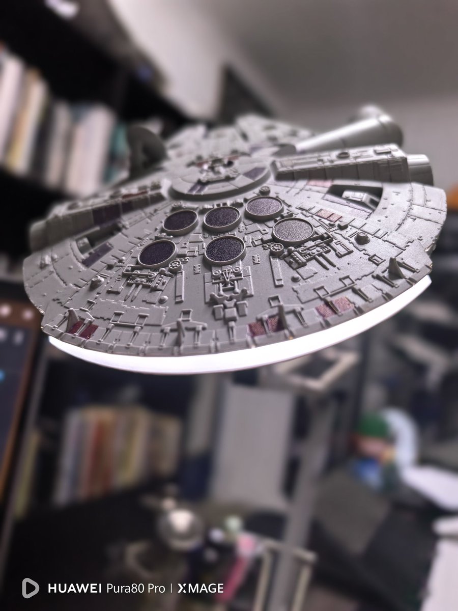 FaizelPatel143's tweet image. Millinenium falcon casting a light on my desk as Hans Solo commandeers the ship through a hyperspace jump... #StarWars #MilleniumFalcon
