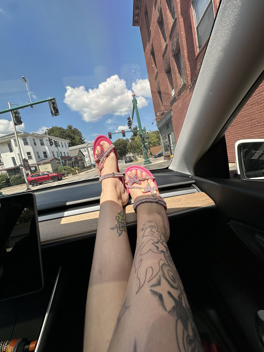 wild_4addy's tweet photo. #prettytoes #feet #toes #Trending #fyp 😋💕 https://t.co/bHEbbwc0pz