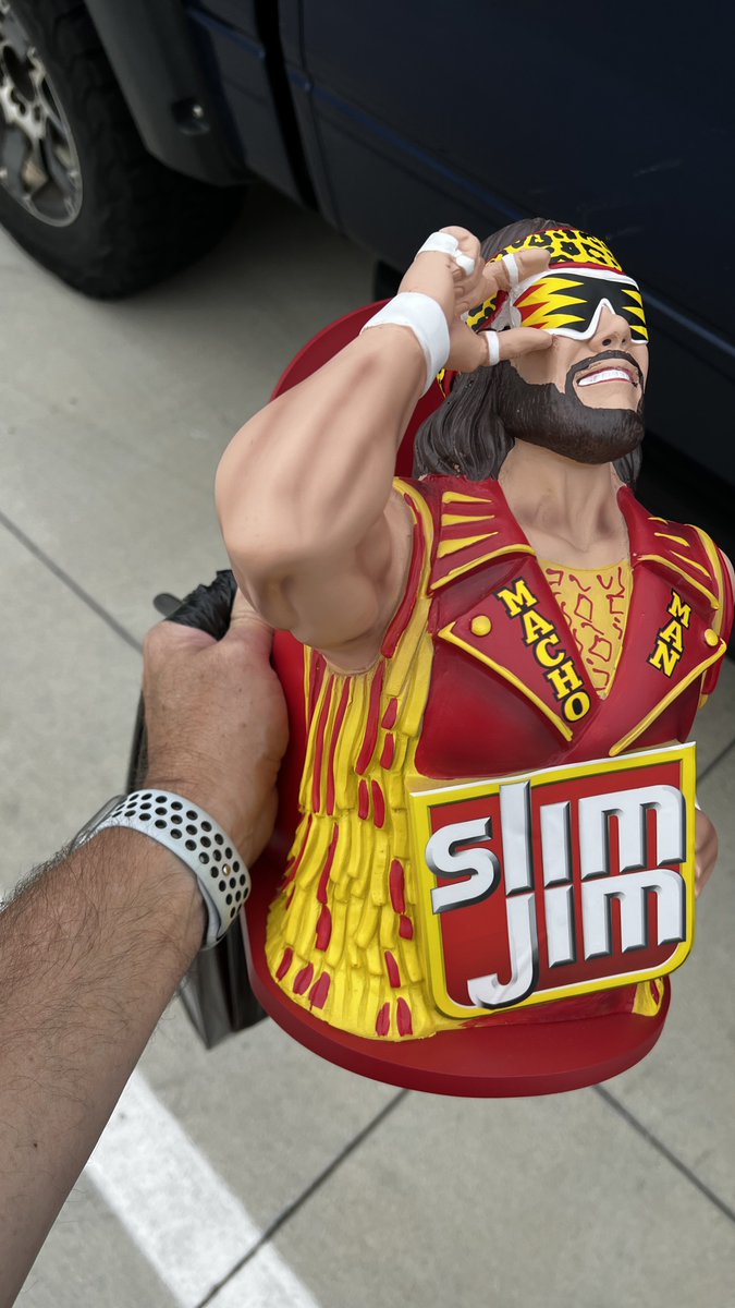 Rollout1984's tweet photo. Went to the gas station for a snack and came out with a legend π€π»π¬π€π»
Oooooooo Yeahhhhhh
#slimjim #machoman #randysavage #snapintoit https://t.co/wpXQVydbli