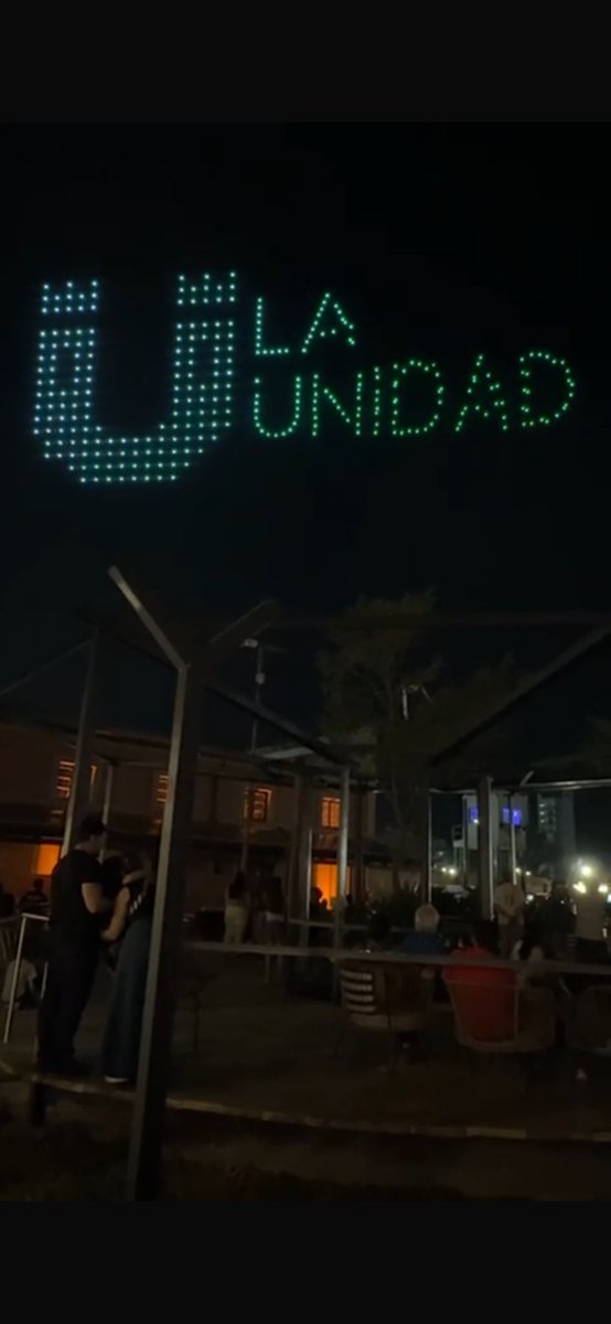 Se puso raro el show de lo drones.