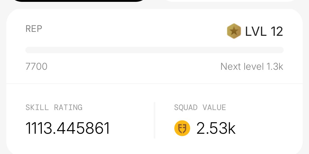Football.Fun에서 StarPlatinum의 초기 스쿼드 통계 스크린샷(REP 7700, 스쿼드 가치 €2.53k 표시)