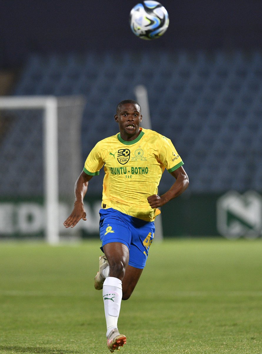He completed more take-ons than any Sundowns attacker today. Whole full-back.🥹😭